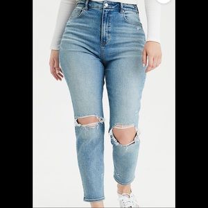 AMERICAN EAGLE Stretch Ripped Curvy Mom Jean